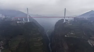 Pod de &icirc;nălțimea unei clădiri cu 200 de etaje, construit &icirc;n China. Ce preț are megaproiectul