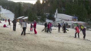 VIDEO | Deși au mai rămas două zile până la Revelion, mulți turiști s-au grăbit să plece spre munte în speranța că vor scăpa de aglomerația de pe Drumul Național 1 