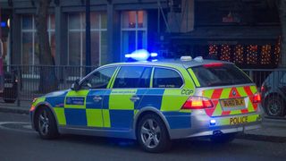 Un polițist britanic își făcea selfie  la locul crimelor. Ce imagini au fost descoperite în telefonul său