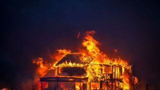 Sute de case din Colorado au fost complet distruse de un incendiu uriaș