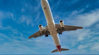 Timp de două ore, un avion a încercat să aterizeze în Satu Mare, dar a fost trimis forțat pe un alt aeroport