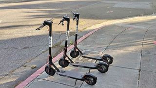 Tânăr pe trotinetă electrică, lovit pe un bulevard din Capitală