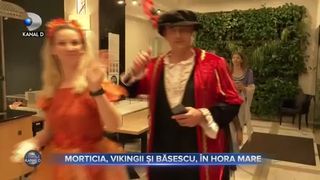 Morticia, Vikingii și Băsescu, &icirc;n hora mare