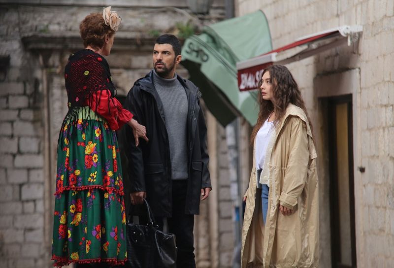 fiica-ambasadorului-are-premiera-astazi-de-la-ora-20-00-la-kanal-d