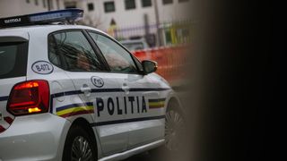 Tragedie &icirc;n Argeș: Un poliţist a fost lovit cu mașina de șoferul căruia &icirc;i făcea semn să oprească