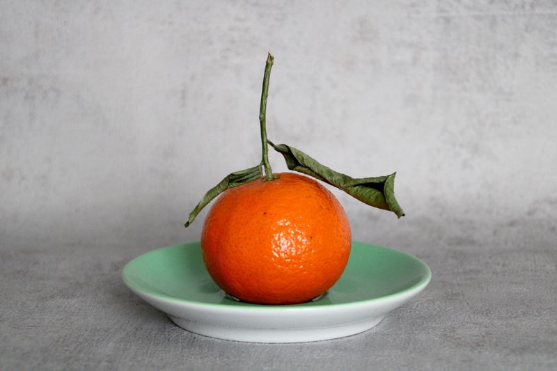 O clementină care se găsește în supermarketurile de la noi are în medie undeva la 75 de grame
