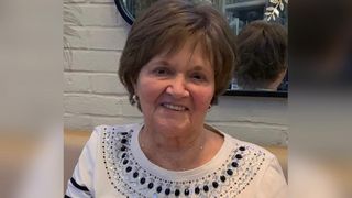 O femeie a scăpat de cancer dar a murit din cauza COVID-19 după prietena ei nu i-a spus că e infectată