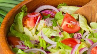 Salata iceberg a devenit extrem de populară și la noi. Cum se consumă?