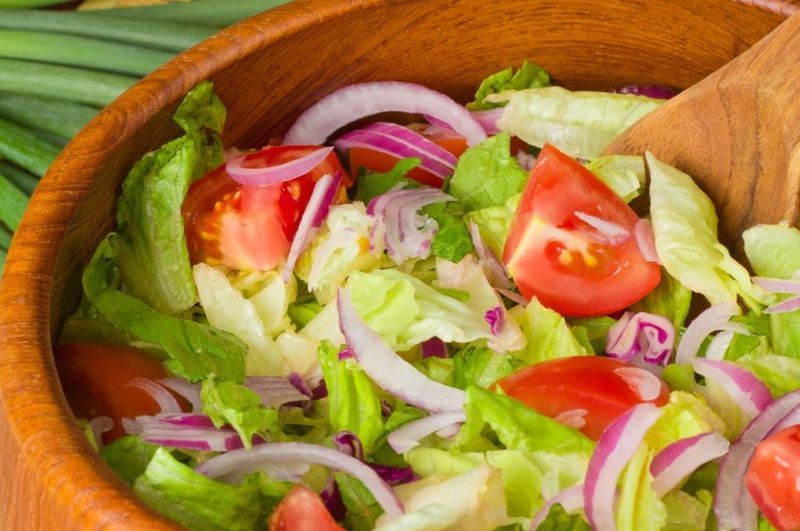 Salata iceberg a devenit extrem de populară și la noi. Cum se consumă?