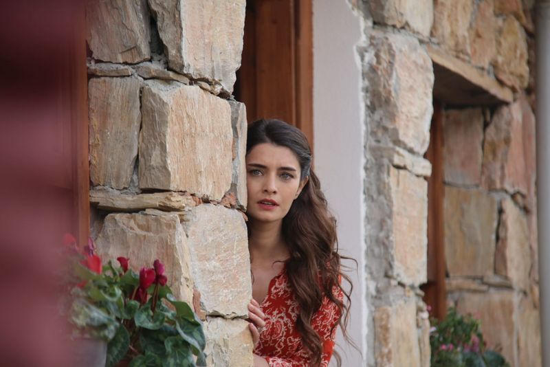 ce-vedem-in-aceasta-seara-de-la-ora-20-00-in-serialul-fenomen-fiica-ambasadorului-nare-renunta-la-trecut