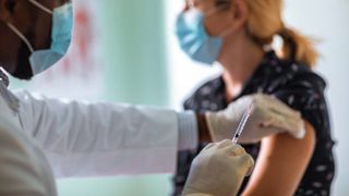 Câte persoane s-au vaccinat în ultimele 24 de ore împotriva COVID-19