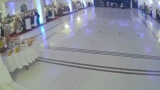 Petrecere cu 150 de peroane, &icirc;ntreruptă de oamenii legii din Maramureș. Jumătate dintre persoanele prezente, dar și patronul localului au fost sancționați pentru &icirc;ncălcarea măsurilor sanitare 