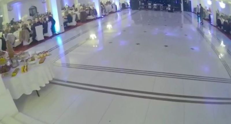 Petrecere cu 150 de peroane, întreruptă de oamenii legii din Maramureș. Jumătate dintre persoanele prezente, dar și patronul localului au fost sancționați pentru încălcarea măsurilor sanitare 