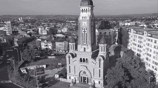 Primăria Ploiești, sondaj de opinie cu locuitorii referitor la demolarea unui bloc din centrul orașului