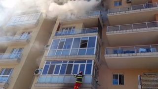 O bătrână din Galați a murit carbonizată în propriul apartament. Femeia stătea  împreună cu cele 30 de animale pe care le creștea