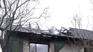 Un bărbat a suferit arsuri de gradul II după ce a încercat să aprindă focul cu benzină