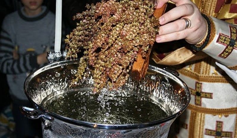 Superstiții de Bobotează. Nu este bine să dai bani cu imprumut