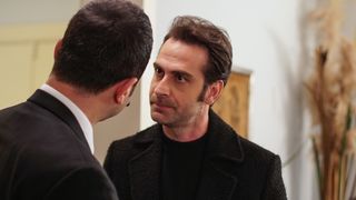 Erhan Alpay, actorul care &icirc;l interpretează pe Ak&icirc;n, &icirc;n &ldquo;Fiica ambasadorului&rdquo;: &bdquo;Ak&icirc;n este un sociopat, un personaj destul de nepoliticos și rău; mi-a plăcut să &icirc;l interpretez&rdquo;