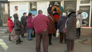 VIDEO | În timp ce numărul cazurilor de Covid crește de la o zi la alta, românii sunt tot mai îngrijorați și fac provizii de medicamente