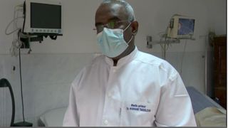 VIDEO | Un medic de familie venit tocmai din Africa şi stabilit în comuna Bulzești, Dolj a convins sute de localnici să renunţe la miturile despre vaccinare şi să se imunizeze împotriva Covid-19
