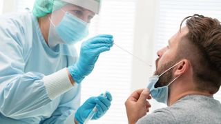 112 cazuri noi confirmate cu varianta Omicron în România