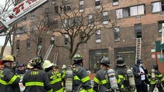Incendiu cumplit într-o clădire din New York: 19 oameni, printre care și nouă copii, au murit