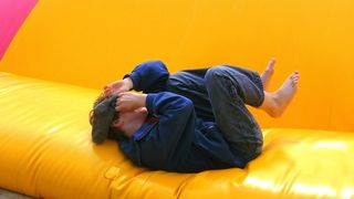 Doi copii au pierit în urma unui accident într-un castel gonflabil