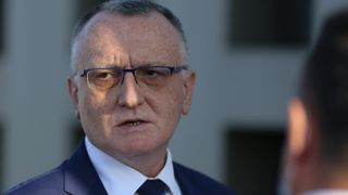 Sorin Cîmpeanu a anunțat că școlile unde rata de vaccinare este mai mică de 60% și incidența în localități depășește 3 la mie, trec în sistem online