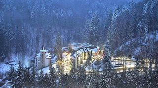 Alte imagini cu pensiuni și vile care au devenit ținta vandalilor &icirc;n noaptea dintre ani uluiesc opinia publică