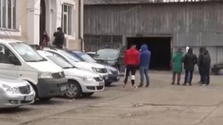 Un român dat în urmărire internațională a fost prins la sediul Poliției din Galați. Acesta venise să își schimbe actele după ce fugise de la locul unui accident mortal în Spania