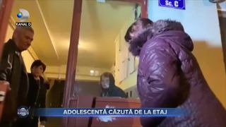 Adolescentă căzută de la etaj