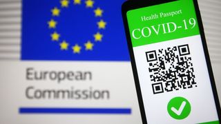 Percheziții în Neamț și Iași. Mai mulți medici de familie sunt suspectați că ar fi luat mită pentru eliberarea certificatelor verzi