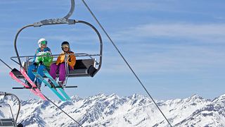 Un incident a avut loc în Poiana Brașov, după ce un copil a căzut din telescaun