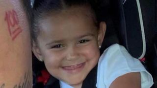 O copilă, de patru ani, a fost găsită moartă în camera de hotel. Mama fetei nu-și revine din șoc: „Vreau doar să știu ce s-a întâmplat”