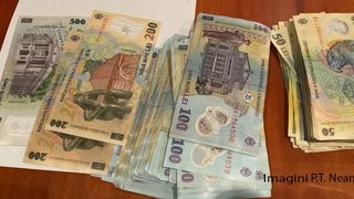 Vaccinarea la chiuvetă, metoda prin care se &icirc;mbogățesc medicii și asistentele din Neamţ şi Iaşi. Ofițerii DGA au găsit teancuri de bani &icirc;n posesia mai multor specialiști