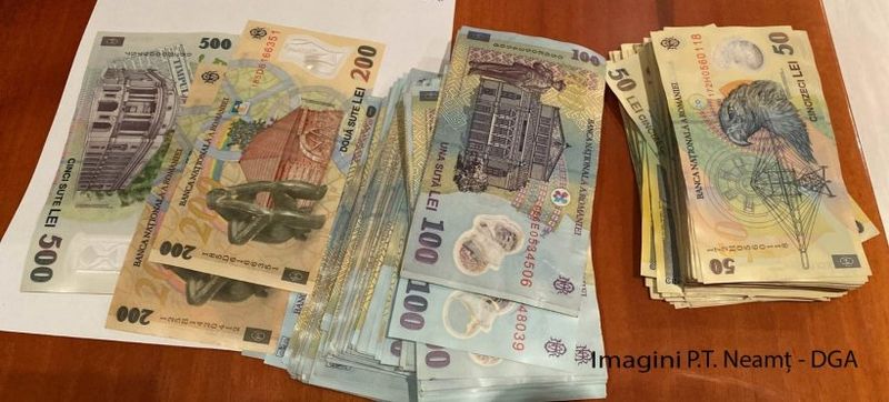 Vaccinarea la chiuvetă, metoda prin care se îmbogățesc medicii și asistentele din Neamţ şi Iaşi. Ofițerii DGA au găsit teancuri de bani în posesia mai multor specialiști