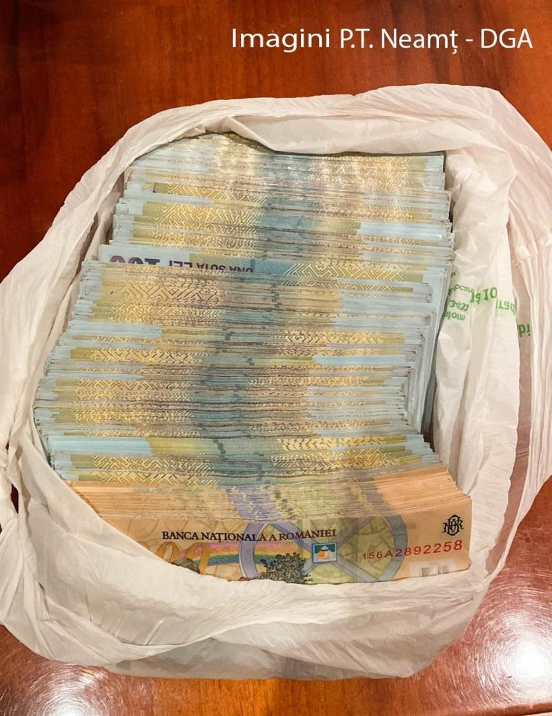Vaccinarea la chiuvetă, metoda prin care se îmbogățesc medicii și asistentele din Neamţ şi Iaşi. Ofițerii DGA au găsit teancuri de bani în posesia mai multor specialiști