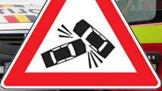 O mașină a fost lovită de tren la ieșirea din Vaslui. O femeie a fost transportată la spital