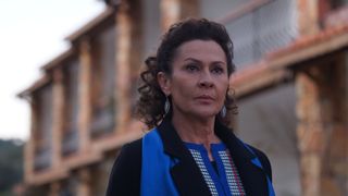 Gonca Cilasun, Halise din serialul fenomen “Fiica ambasadorului”     “Și eu îi protejez pe cei dragi, este adevărat că nu cu aceeași înverșunare ca Halise”