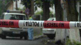 Bărbat cercetat în Bihor după ce a împins o persoană pe scările de acces ale unui local