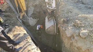 Un muncitor de 33 de ani din Bacău a murit, după ce un mal de pământ s-a surpat peste el