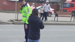 VIDEO | Polițistul care a lovit cele două fete pe trecerea de pietoni a ieșit fugind de la audieri