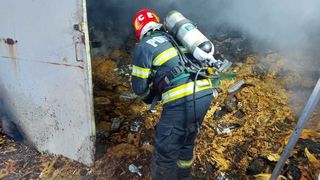 Incendiu puternic în Vama Giurgiu, în două magazii în care sunt depozitate tutun, ţigări și textile