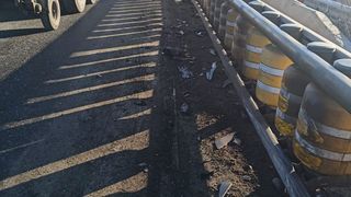 Un angajat al CNAIR a fost accidentat de un șofer neatent în timp ce lucra. Bărbatul a ajuns la spital