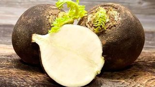 Adevărul despre ridichea neagră cu miere. Ce efect are, de fapt, asupra organismului?