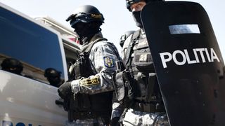 Peste 100 de polițiști participă la o razie  în două cartiere din Ploiești