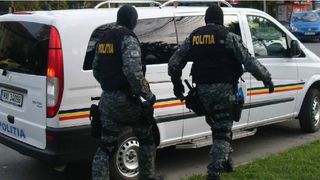Percheziții la membrii clanului Duduianu și la o grupare de "falși polițiști"