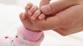 Simptomele Omicron la copii:  „Putem să ne păcălim la copiii foarte mici”