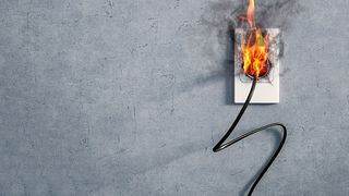 Un bărbat a suferit arsuri la față și mâini după ce un incendiu i-a cuprins gospodăria