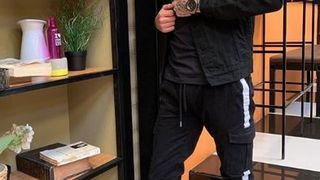 Baxter, fostul concurent de la "Puterea Dragostei", îmbrăcat în costum de polițist local. Fanii săi au rămas uimiți